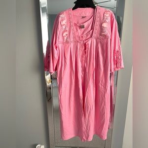New Markize 100% cotton night gown and robe. L